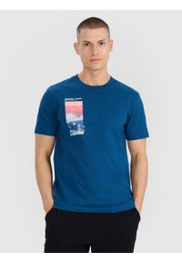 4f - 4F T-shirt regular z nadrukiem męski - turkusowy XXL. Okazja: na co dzień. Kolor: turkusowy. Materiał: bawełna, jersey, materiał. Długość rękawa: krótki rękaw. Długość: krótkie. Wzór: nadruk. Styl: sportowy, casual, elegancki, klasyczny