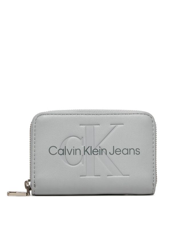 Calvin Klein Jeans Portfel Sculpted Med Zip Around Mono K60K612255 Szary. Kolor: szary. Materiał: skóra