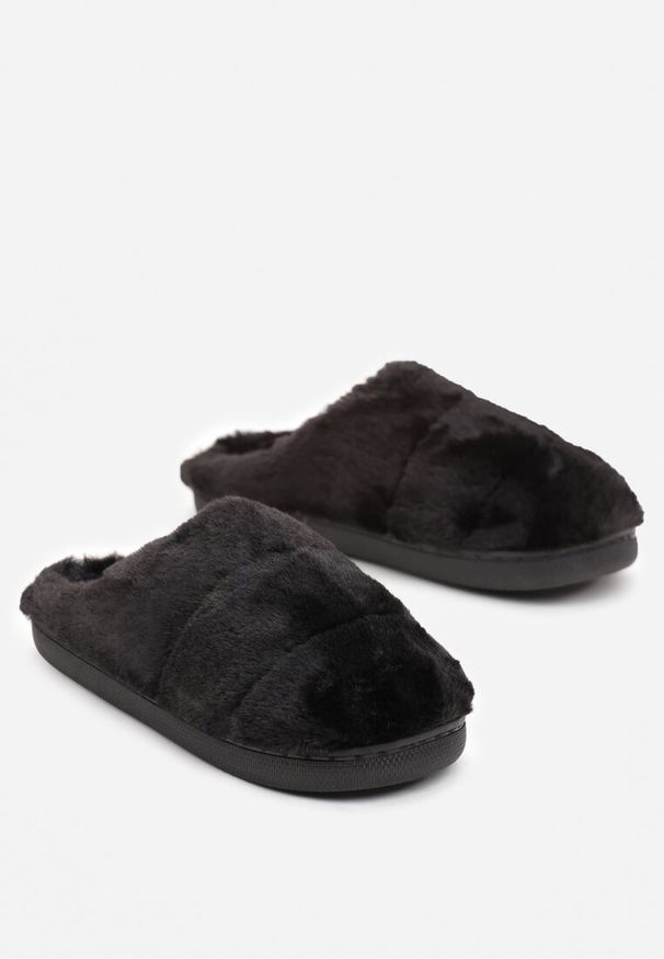 Born2be - Czarne Kapcie z Miękkiego Futerka z Zakrytym Noskiem Naveritte. Okazja: na imprezę, do domu. Kolor: czarny. Materiał: futro. Obcas: na obcasie. Styl: elegancki. Wysokość obcasa: niski