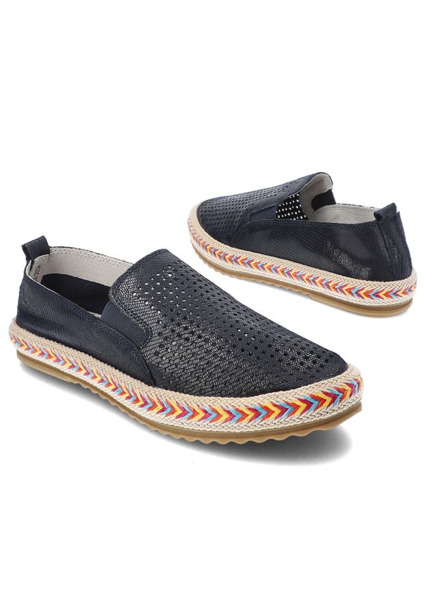 Espadryle damskie Lanqier, ażurowe na płaskim obcasie, granatowe, 42C1965. Okazja: na co dzień, na spacer. Zapięcie: bez zapięcia. Kolor: niebieski. Szerokość cholewki: normalna. Wzór: ażurowy. Materiał: materiał. Sezon: lato. Obcas: na obcasie. Styl: elegancki, wakacyjny, casual. Wysokość obcasa: niski