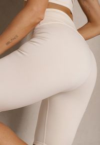 Renee - Beżowe Szorty Kolarki High Waist Ellisovia. Okazja: na co dzień. Stan: podwyższony. Kolor: biały. Styl: elegancki, casual