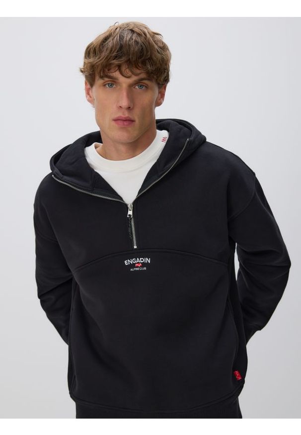 Reserved - Bluza z kapturem - czarny. Typ kołnierza: kaptur. Kolor: czarny. Materiał: dzianina, bawełna