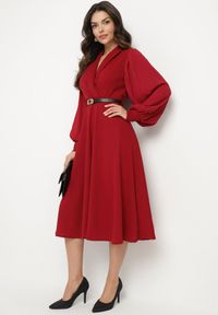 Born2be - Bordowa Rozkloszowana Sukienka Kopertowa z Bufiastymi Rękawami i Paskiem Naliris. Okazja: na co dzień. Typ kołnierza: dekolt w kształcie V. Kolor: czerwony. Materiał: skóra. Typ sukienki: kopertowe. Styl: casual #4