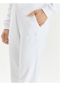 Armani Exchange Spodnie dresowe 3DYP82 YJFDZ 1000 Biały Regular Fit. Kolor: biały. Materiał: bawełna