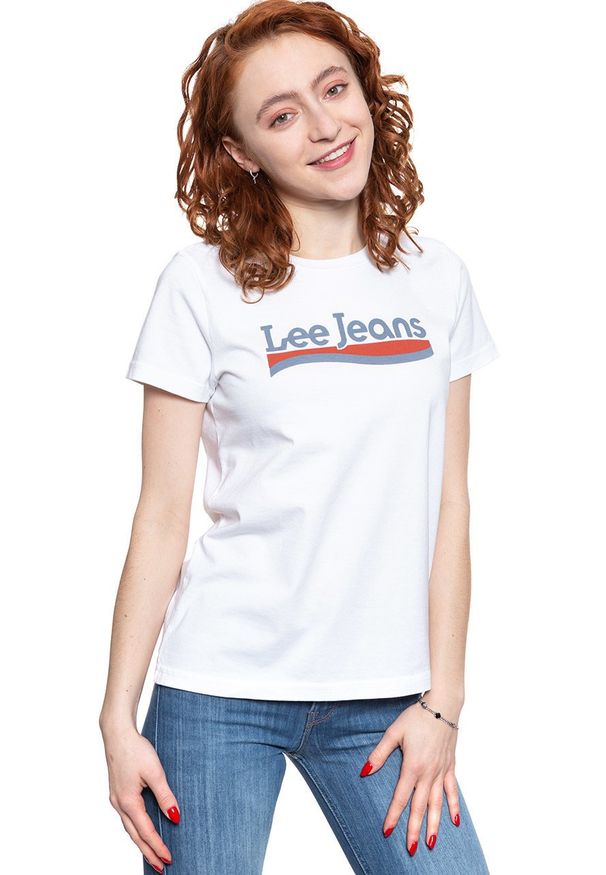 Lee - LEE T SHIRT DAMSKI CREW NECK TEE BRIGHT WHITE L41LETLJ 112109060. Okazja: na uczelnię. Materiał: denim, jeans, materiał, bawełna. Długość rękawa: krótki rękaw. Długość: krótkie. Wzór: nadruk, napisy, kolorowy. Sezon: lato. Styl: klasyczny, sportowy