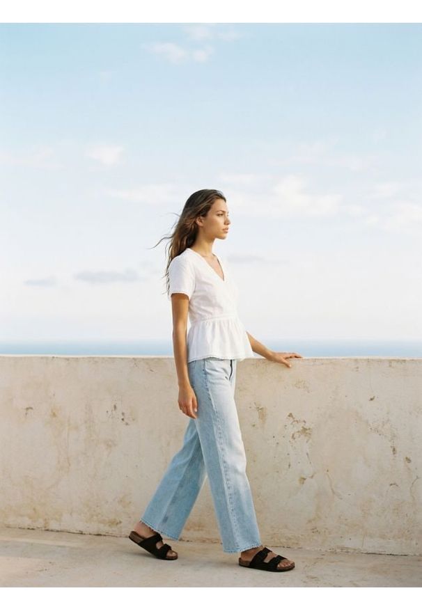 Sinsay - Koszulowa bluzka z bawełną i domieszką wiskozy - biały. Kolor: biały. Materiał: wiskoza, bawełna