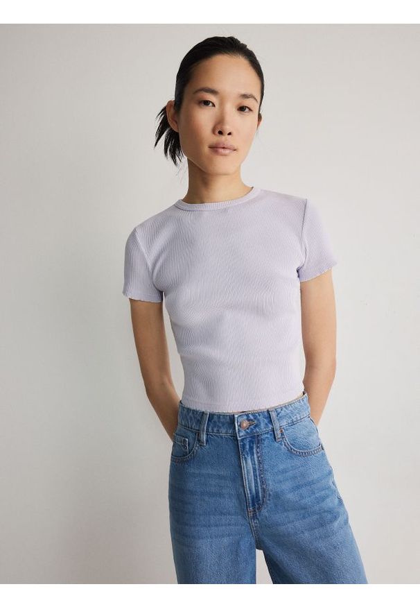Reserved - Bawełniany t-shirt w prążek - lawendowy. Kolor: fioletowy. Materiał: bawełna. Długość: krótkie. Wzór: prążki
