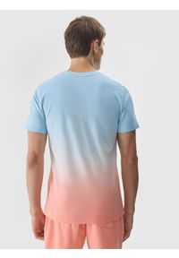 4f - T-shirt z nadrukiem męski - niebieski. Okazja: na co dzień. Kolor: niebieski. Materiał: bawełna, dzianina, jersey. Wzór: nadruk. Styl: casual, klasyczny, sportowy