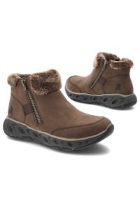 Brązowe Botki Rieker Ocieplane Buty Damskie Zapinane. Okazja: na co dzień. Zapięcie: zamek. Kolor: brązowy. Materiał: futro, materiał. Sezon: zima. Styl: klasyczny, casual, elegancki #7