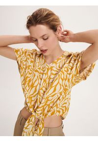 Reserved - Bluzka z wiązaniem - bursztynowy. Kolor: pomarańczowy. Materiał: wiskoza, tkanina. Długość: krótkie #1