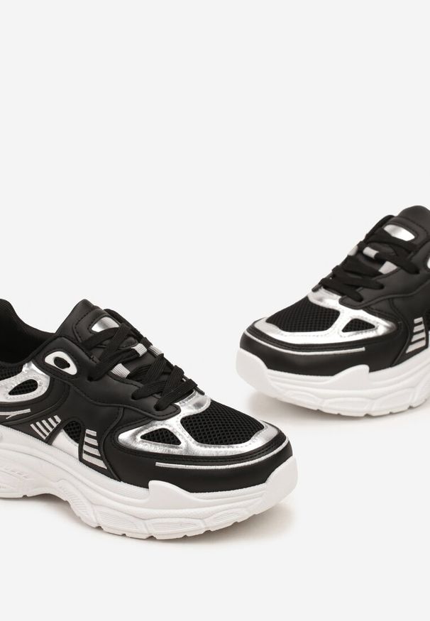 Renee - Czarne Sneakersy na Tłoczonej Podeszwie z Ozdobnymi Wstawkami Lanevi. Kolor: czarny. Wzór: aplikacja, kolorowy