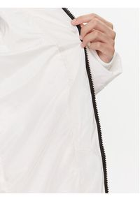 Calvin Klein Jeans Kurtka puchowa J20J221890 Biały Slim Fit. Kolor: biały. Materiał: puch, syntetyk