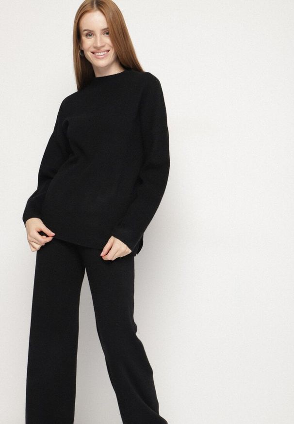 Born2be - Czarny Dzianinowy Komplet z Wełną Spodnie i Sweter Tesira. Kolor: czarny. Materiał: dzianina, wełna