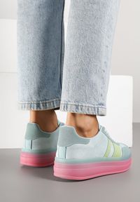 Renee - Niebiesko-Różowe Sneakersy w Stylu Tenisówek z Geometrycznym Wzorem Melundea. Okazja: na co dzień. Kolor: niebieski. Materiał: jeans. Wzór: geometria. Obcas: na obcasie. Wysokość obcasa: niski #5