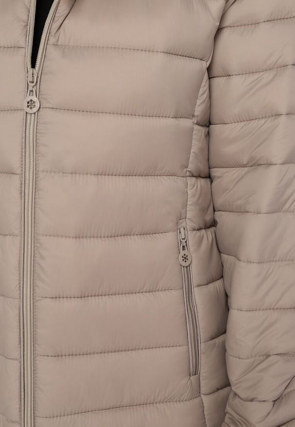 Born2be - Beżowa Pikowana Kurtka Przejściowa z Odpinanym Kapturem i Zasuwanymi Kieszeniami Nevariana. Kolor: beżowy. Materiał: jeans. Styl: sportowy, elegancki