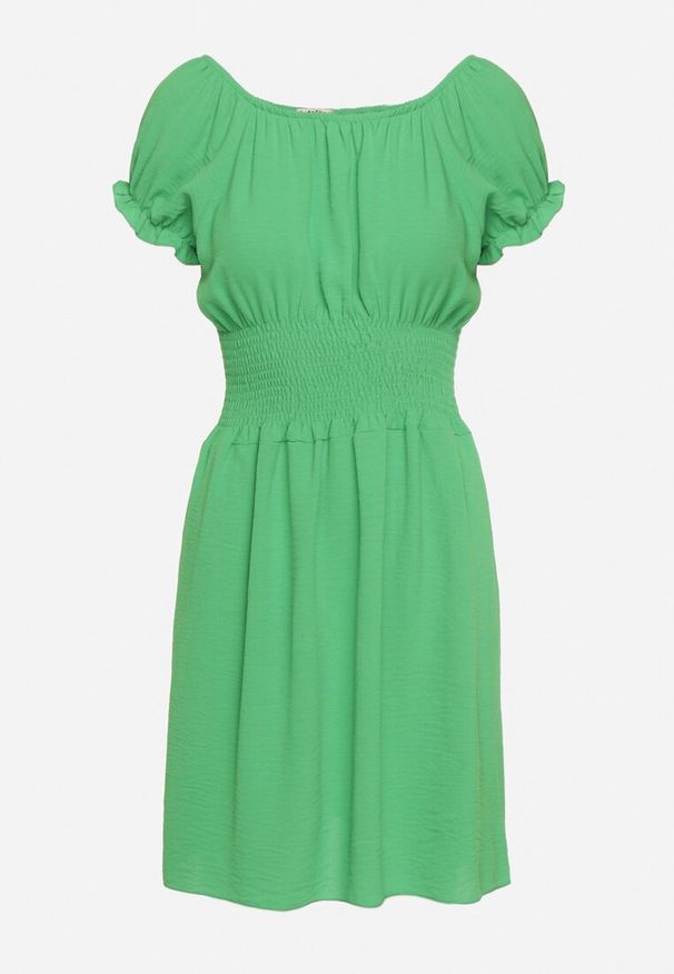 Born2be - Zielona Rozkloszowana Sukienka Typu Hiszpanka z Gumką w Pasie Tiadella. Okazja: na co dzień. Typ kołnierza: dekolt hiszpanka. Kolor: zielony. Długość rękawa: krótki rękaw. Sezon: wiosna, lato. Typ sukienki: proste. Styl: casual, elegancki