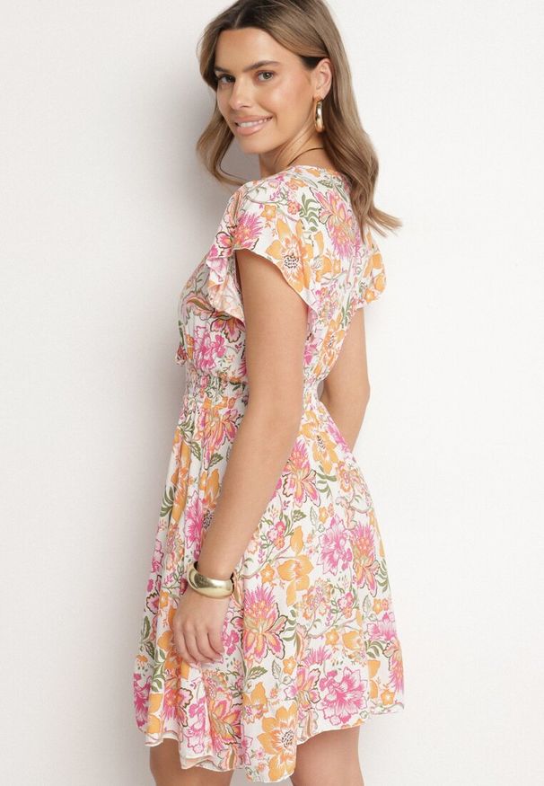 Born2be - Pomarańczowa Bawełniana Sukienka w Kwiaty z Kopertowym Dekoltem Rozkloszowana Jenovienna. Okazja: na co dzień. Typ kołnierza: dekolt kopertowy. Kolor: pomarańczowy. Materiał: bawełna. Wzór: kwiaty. Typ sukienki: kopertowe. Styl: casual, elegancki