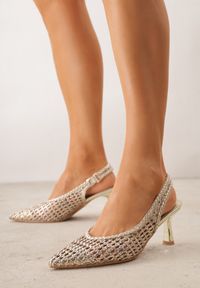 Renee - Złote Plecione Czółenka Slingback na Szpilce z Ażurową Cholewką Hibiscae. Okazja: na co dzień. Kolor: złoty. Materiał: jeans. Szerokość cholewki: normalna. Wzór: ażurowy. Sezon: wiosna. Obcas: na szpilce. Styl: wizytowy, casual, elegancki #1