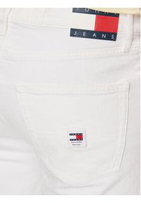 Tommy Jeans Szorty jeansowe DM0DM18790 Biały Relaxed Fit. Kolor: biały. Materiał: bawełna #5