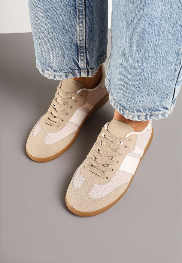 Renee - Ciemnobeżowe Sneakersy na Kauczukowej Podeszwie Ozdobione Paskami Emidi. Okazja: na co dzień. Zapięcie: pasek. Kolor: beżowy. Materiał: kauczuk. Wzór: aplikacja. Obcas: na obcasie. Wysokość obcasa: niski
