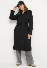 Born2be - Czarny Płaszcz Trencz z Paskiem w Talii i na Rękawach Irimarine. Okazja: na co dzień. Kolor: czarny. Materiał: jeans. Długość rękawa: długi rękaw. Długość: długie. Styl: casual, klasyczny, wizytowy #1
