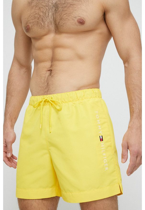 TOMMY HILFIGER - Tommy Hilfiger szorty kąpielowe kolor żółty. Kolor: żółty. Materiał: tkanina, poliester