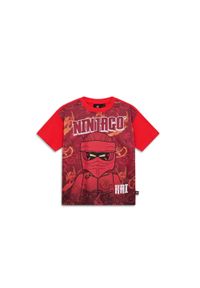 Koszulka dziecięca LEGO NINJAGO Taffy 118, bio bawełna, czerwona.. Kolor: czerwony. Materiał: poliester, bawełna. Długość rękawa: krótki rękaw. Długość: krótkie. Wzór: kolorowy, nadruk. Sezon: lato #1