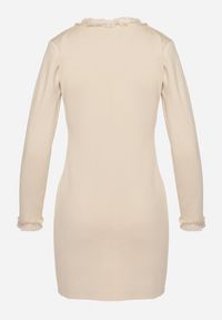 Born2be - Beżowa Sukienka Sweterkowa Dwurzędowa z Guzikami i Ozdobnymi Frędzlami Vluona. Kolor: beżowy. Materiał: materiał #3