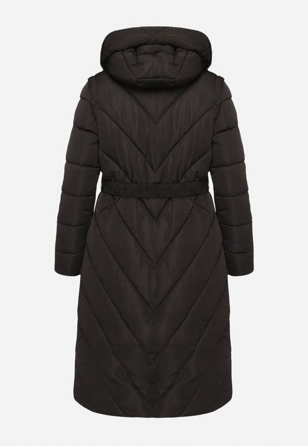 Born2be - Czarna Pikowana Kurtka Zimowa o Długim Kroju z Kapturem i Elastycznym Paskiem Sintoriae. Okazja: do pracy. Typ kołnierza: kaptur. Kolor: czarny. Materiał: jeans. Długość: długie. Sezon: zima. Styl: elegancki