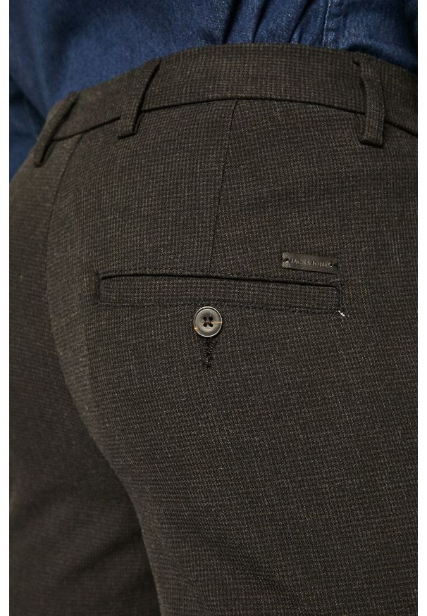 Jack & Jones - Spodnie Marco. Kolor: szary. Materiał: tkanina, materiał. Wzór: gładki