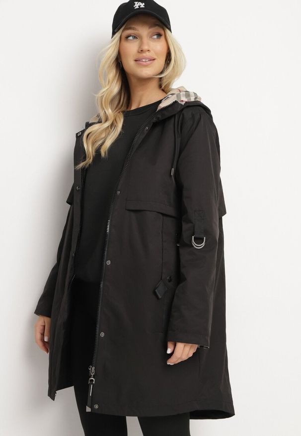 Born2be - Czarna Kurtka Parka z Podpinanymi Rękawami i Kapturem ze Wstawkami w Kratę Kaithna. Kolor: czarny. Materiał: jeans. Wzór: kratka. Styl: elegancki, klasyczny