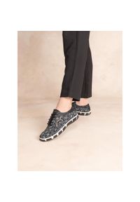 Baskets Femme Sneakers Tbs JAZARIA Noir TBS. Kolor: szary, czarny, wielokolorowy, biały. Materiał: skóra. Sport: turystyka piesza #1