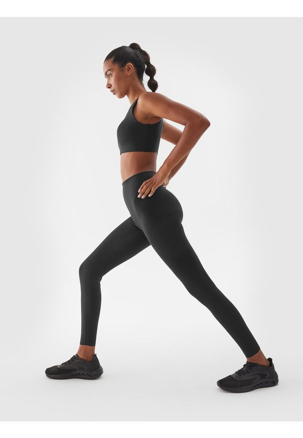 4f - 4F Legginsy treningowe z wysokim stanem damskie - czarne XS. Stan: podwyższony. Kolor: czarny. Materiał: elastan, materiał, włókno, dzianina, syntetyk. Wzór: ze splotem, gładki, jednolity. Sport: fitness