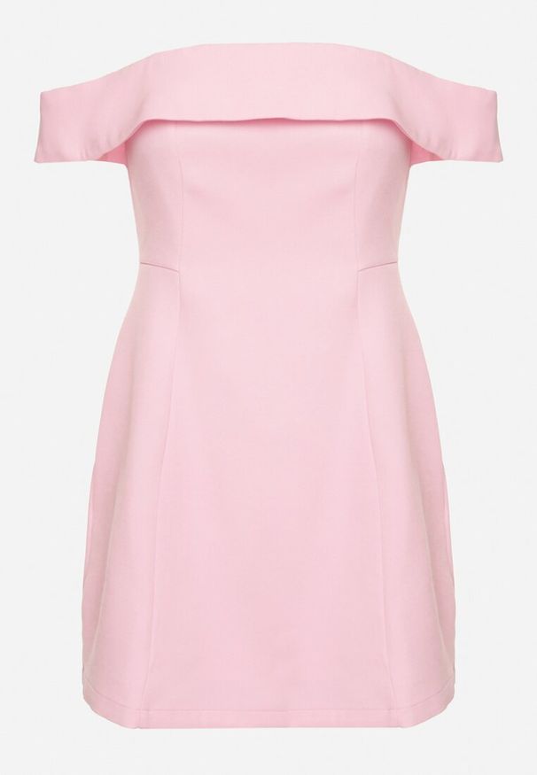 Born2be - Jasnoróżowa Taliowana Sukienka z Dekoltem Bandeau z Zakładką Zelzemis. Kolor: różowy. Styl: elegancki, klasyczny