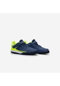 KIPSTA - Buty do piłki nożnej halowej dla dzieci Kipsta Eskudo 500 Futsal. Kolor: zielony, niebieski, wielokolorowy, żółty. Materiał: kauczuk. Wzór: gładki. Sport: piłka nożna