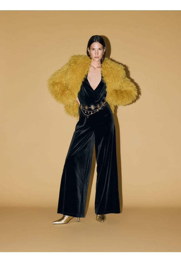 Reserved - Kombinezon z ozdobnym paskiem - czarny. Kolor: czarny. Materiał: dzianina