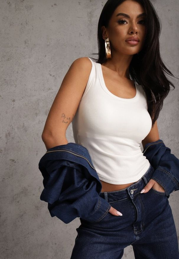 Renee - Biały Wiskozowy Top Dopasowany z Kwadratowym Dekoltem Bez Rękawów Bilincja. Okazja: na co dzień. Typ kołnierza: dekolt kwadratowy. Kolor: biały. Materiał: wiskoza. Długość rękawa: bez rękawów. Styl: casual