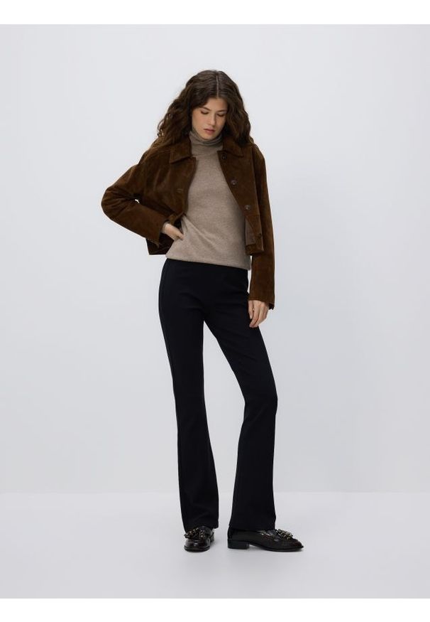 Reserved - Spodnie z wiskozą - czarny. Kolor: czarny. Materiał: wiskoza