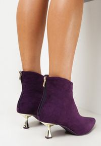 Born2be - Fioletowe Botki na Metalicznej Kaczuszce z Noskiem w Szpic Factoria. Okazja: na co dzień. Zapięcie: zamek. Kolor: fioletowy. Materiał: jeans. Obcas: na szpilce. Styl: casual, elegancki, klasyczny. Wysokość obcasa: średni #4