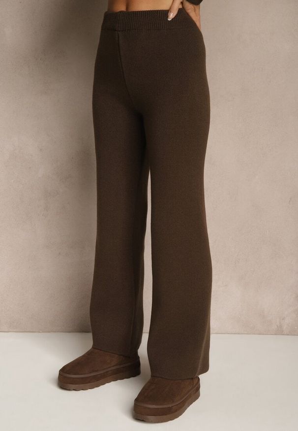 Renee - Brązowy Dzianinowy Komplet z Wiskozą Spodnie i Asymetryczny Kardigan Uninassa. Kolor: brązowy. Materiał: dzianina, wiskoza