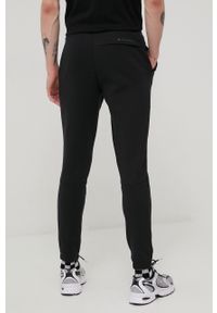 New Balance spodnie dresowe męskie kolor czarny gładkie. Kolor: czarny. Materiał: dresówka. Wzór: gładki #4