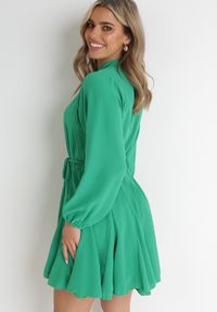 Born2be - Zielona Koszulowa Sukienka Rozkloszowana z Paskiem Faithe. Kolor: zielony. Długość rękawa: długi rękaw. Typ sukienki: koszulowe