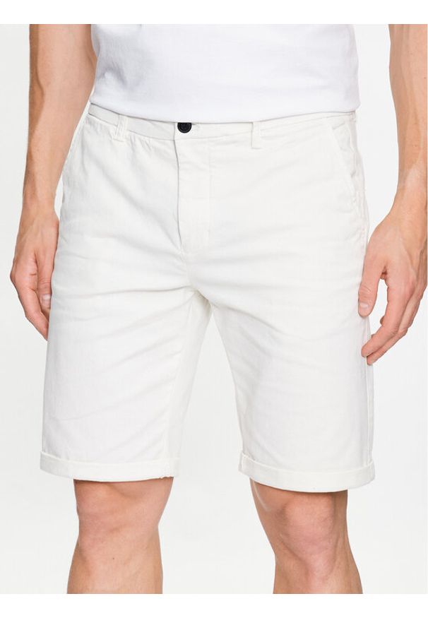 Lindbergh Szorty materiałowe 30-505044 Biały Slim Fit. Kolor: biały. Materiał: bawełna
