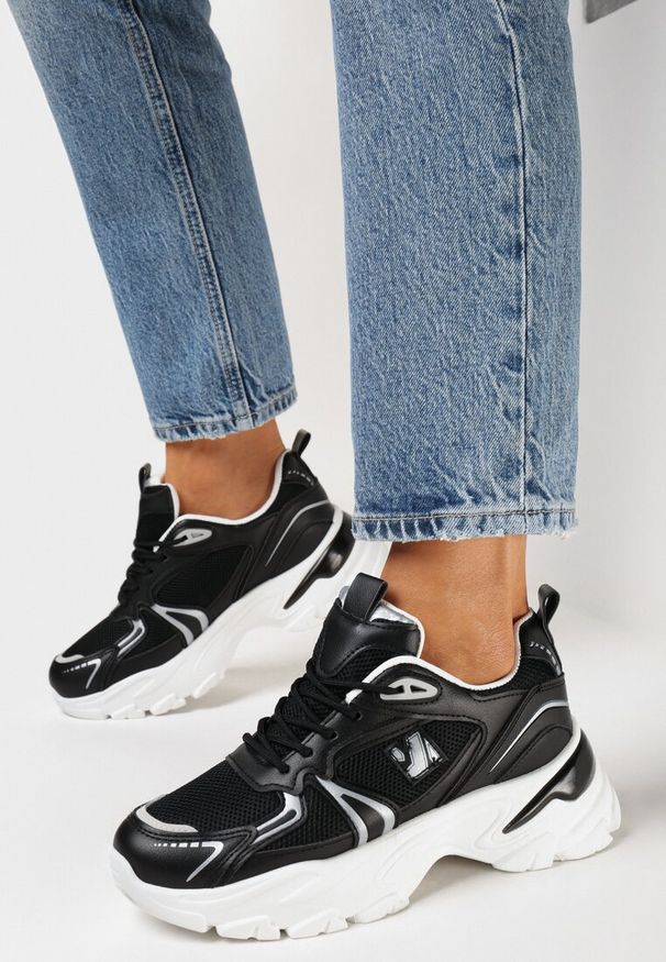 Born2be - Czarne Sneakersy na Grubej Podeszwie z Błyszczącymi Wstawkami i Sznurowaniem Vilenra. Kolor: czarny. Szerokość cholewki: normalna