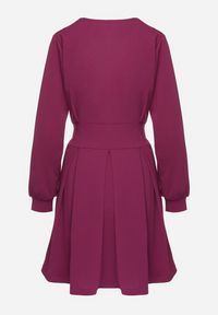 Born2be - Fioletowa Rozkloszowana Sukienka z Kopertowym Dekoltem i Wszytym Wiązanym Paskiem Temithie. Okazja: na co dzień. Typ kołnierza: dekolt kopertowy. Kolor: fioletowy. Materiał: jeans. Typ sukienki: kopertowe. Styl: casual, elegancki #3