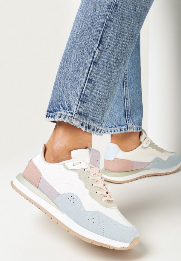 Born2be - Biało-Niebieskie Sneakersy na Piankowej Podeszwie Dejana. Kolor: biały