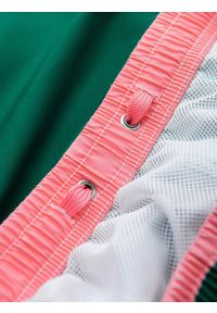 Ombre Clothing - Męskie spodenki kąpielówki z dwukolorowym ściągaczem – ciemnozielone V3. Okazja: na plażę. Kolor: zielony. Materiał: poliester, materiał. Wzór: haft, jednolity. Sezon: lato #3