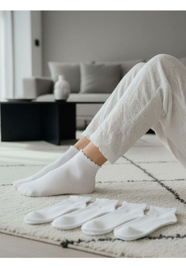 Sinsay - Zestaw krótkich skarpetek z falowanym ściągaczem 5 pack - biały. Kolor: biały