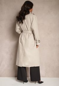 Renee - Jasnobeżowy Oversizowy Płaszcz Trencz o Dwurzędowym Kroju z Paskiem Darinella. Okazja: na co dzień. Kolor: beżowy. Materiał: jeans. Styl: casual, elegancki #3