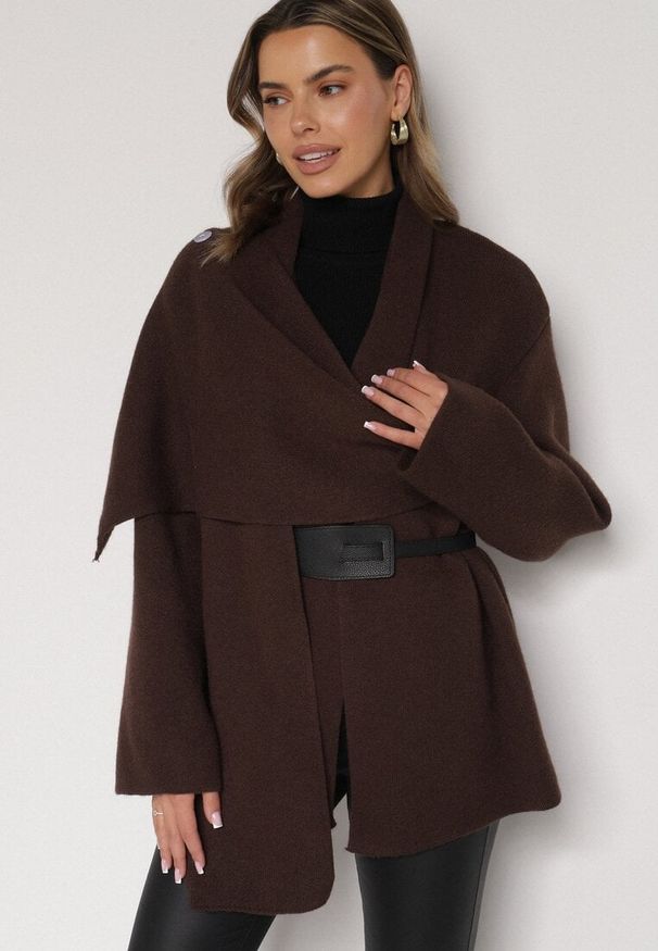 Born2be - Brązowy Wiskozowy Kardigan z Paskiem i Narzutką Rewedisa. Okazja: na spotkanie biznesowe, do pracy, na randkę. Kolor: brązowy. Materiał: wiskoza. Styl: elegancki, biznesowy